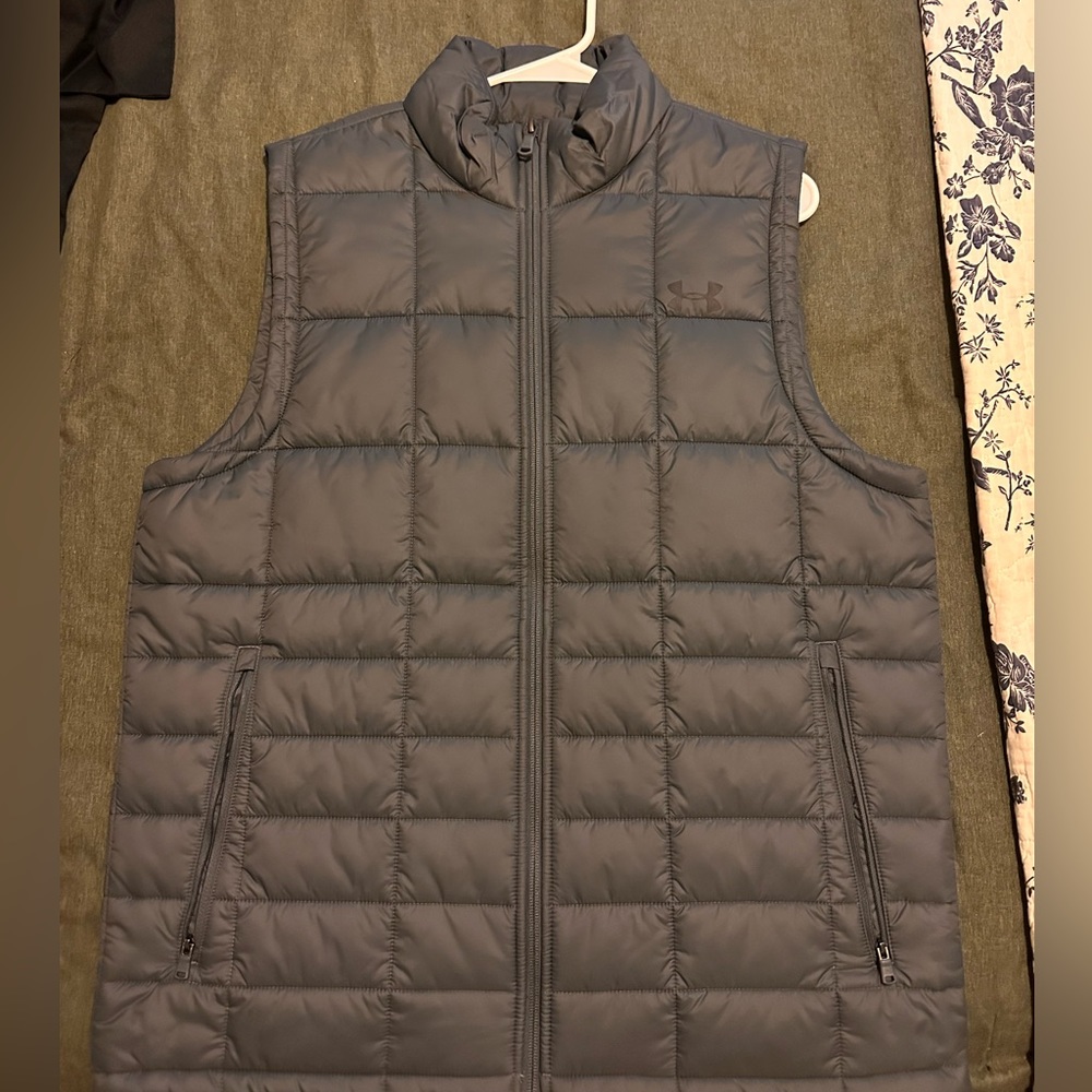 Men’s Under Armor Gray Puffy Vest